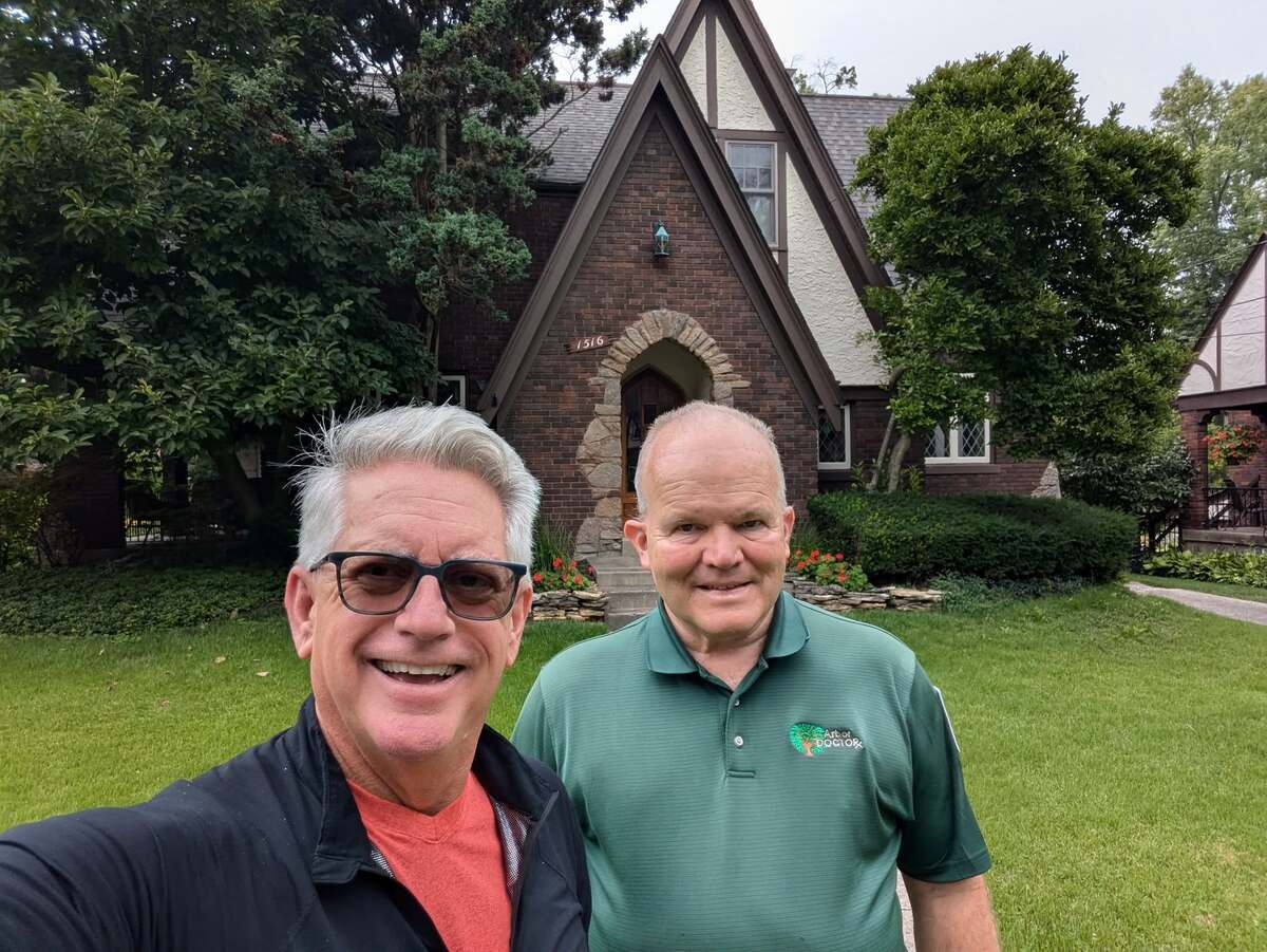Drew and Ron taking a selfie